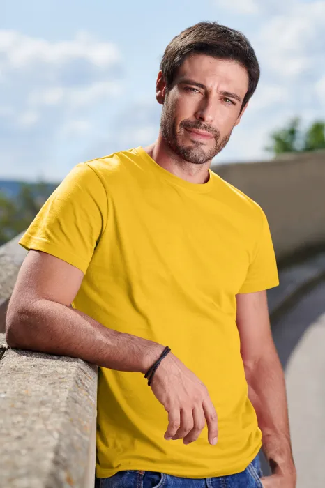 Lacné pánske tričko jednoduché, žltá